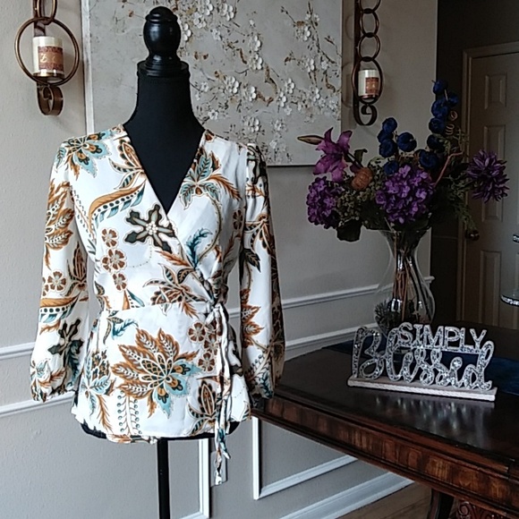 Floral Faux Wrap Blouse By Harvé Bernard. Size M - Picture 3 of 17